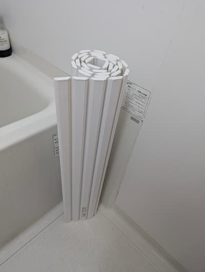 Foldable bathtub cover